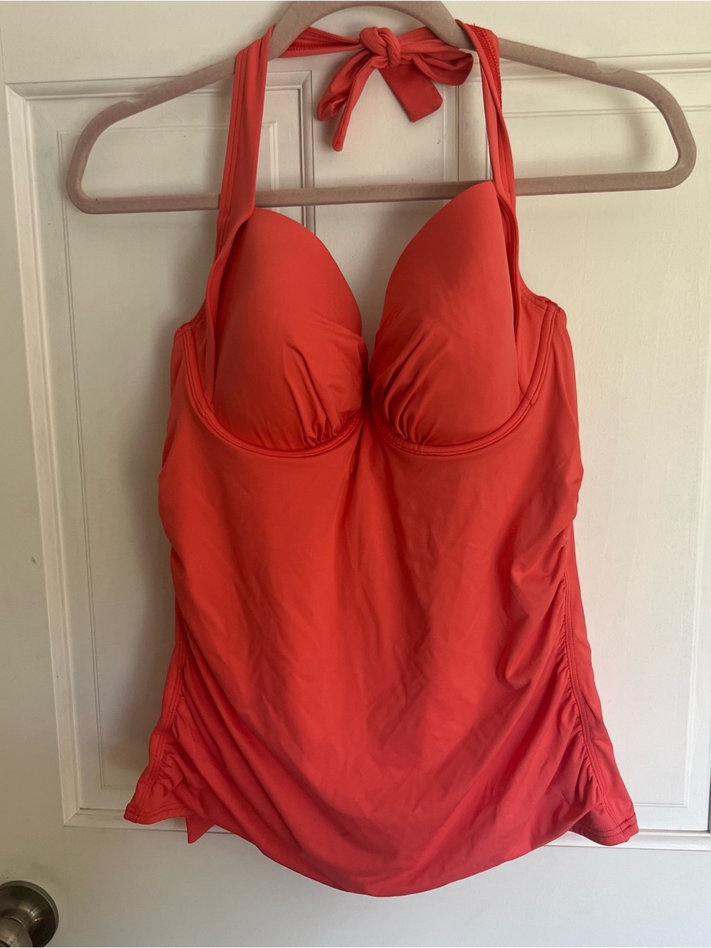 Tommy Bahama Pearl Solids
Underwire Tankini Paradise Coral
Size XL D